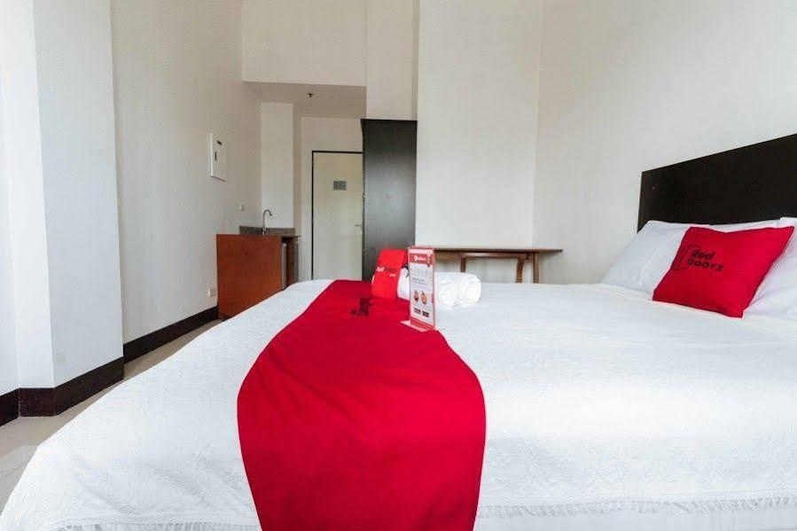 Reddoorz Plus At Banawe Кесон-Сити Экстерьер фото