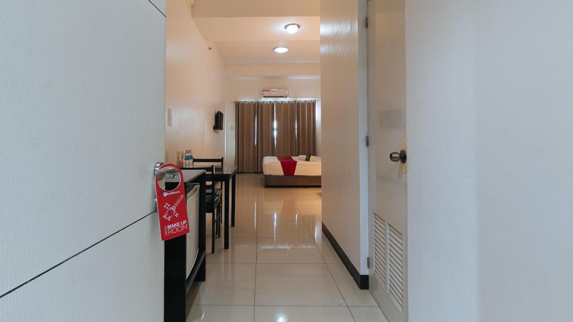 Reddoorz Plus At Banawe Кесон-Сити Экстерьер фото