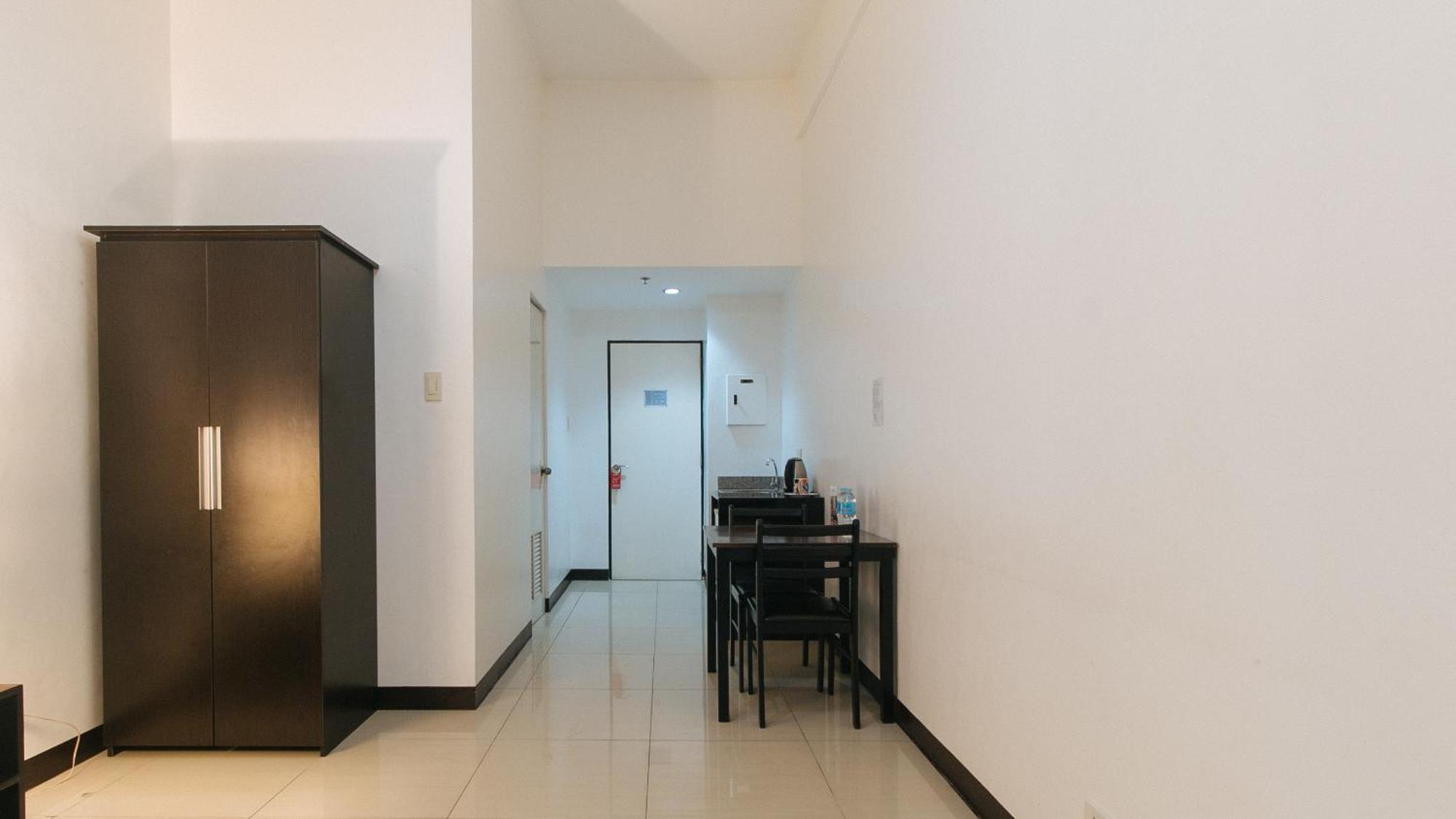 Reddoorz Plus At Banawe Кесон-Сити Экстерьер фото